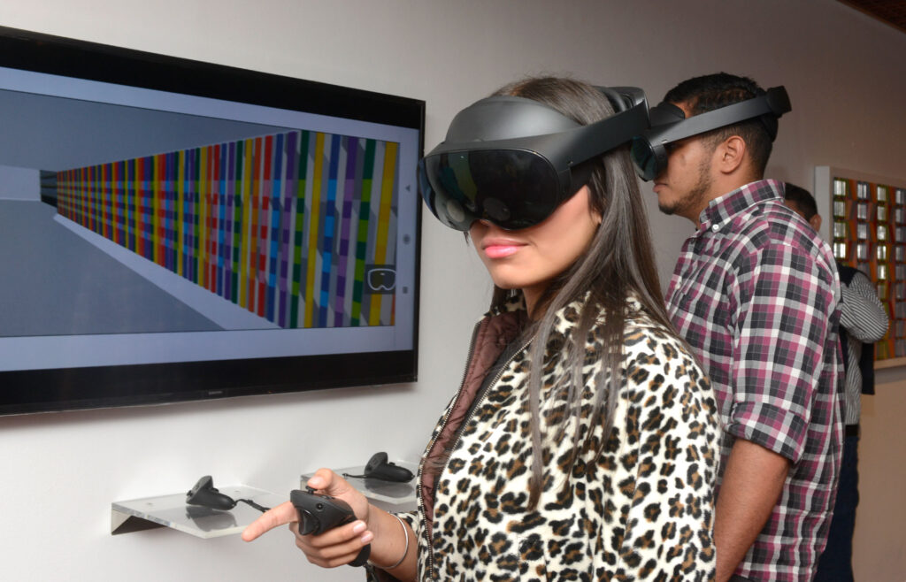 CCAM | Juvenal Ravelo:Reflejos cromáticos. Homenaje a Soto, Cruz-Diez y Otero CCAM | Juvenal Ravelo:Reflejos cromáticos. Homenaje a Soto, Cruz-Diez y Otero